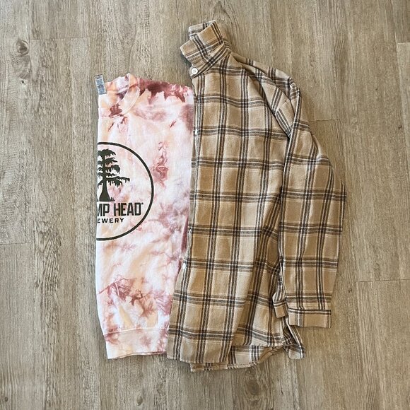 Gildan Tops - Womens Bundle of 2 Tops - Sweatshirt/Flannel - L